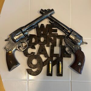 Ebros Rustic Western Molded Plastic WE DON’T CALL 911 Wall Plaque